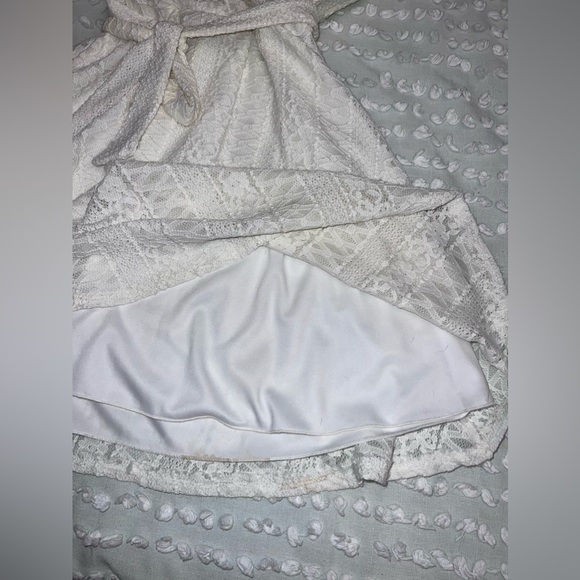 B Darlin Lace Short Sleeve V Neck Dress Size 1/2 - Picture 5 of 7